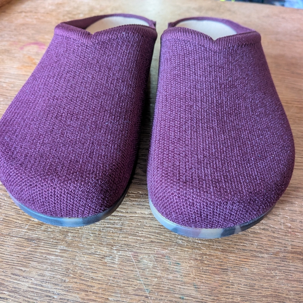 Rothy's ReVelvet Clogs Syrah Purple Size 8 Excellent Condition